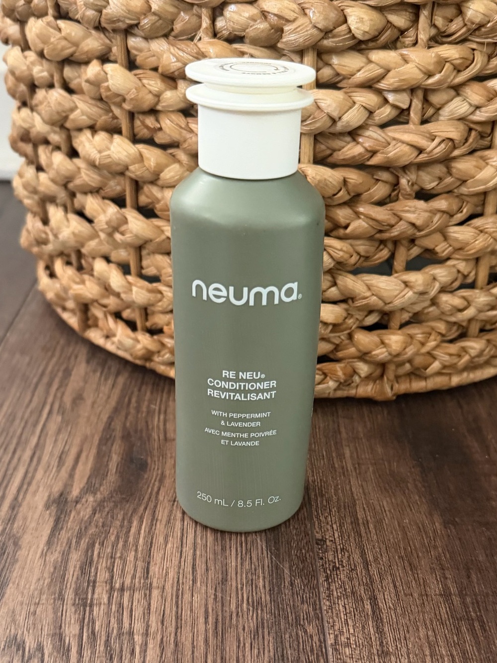 Neuma Re Neu Shampoo  Peppermint & Lavender  New Pack 8.5 oz